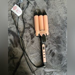 Great condition! Only used twice! 3 barrel wave wand.